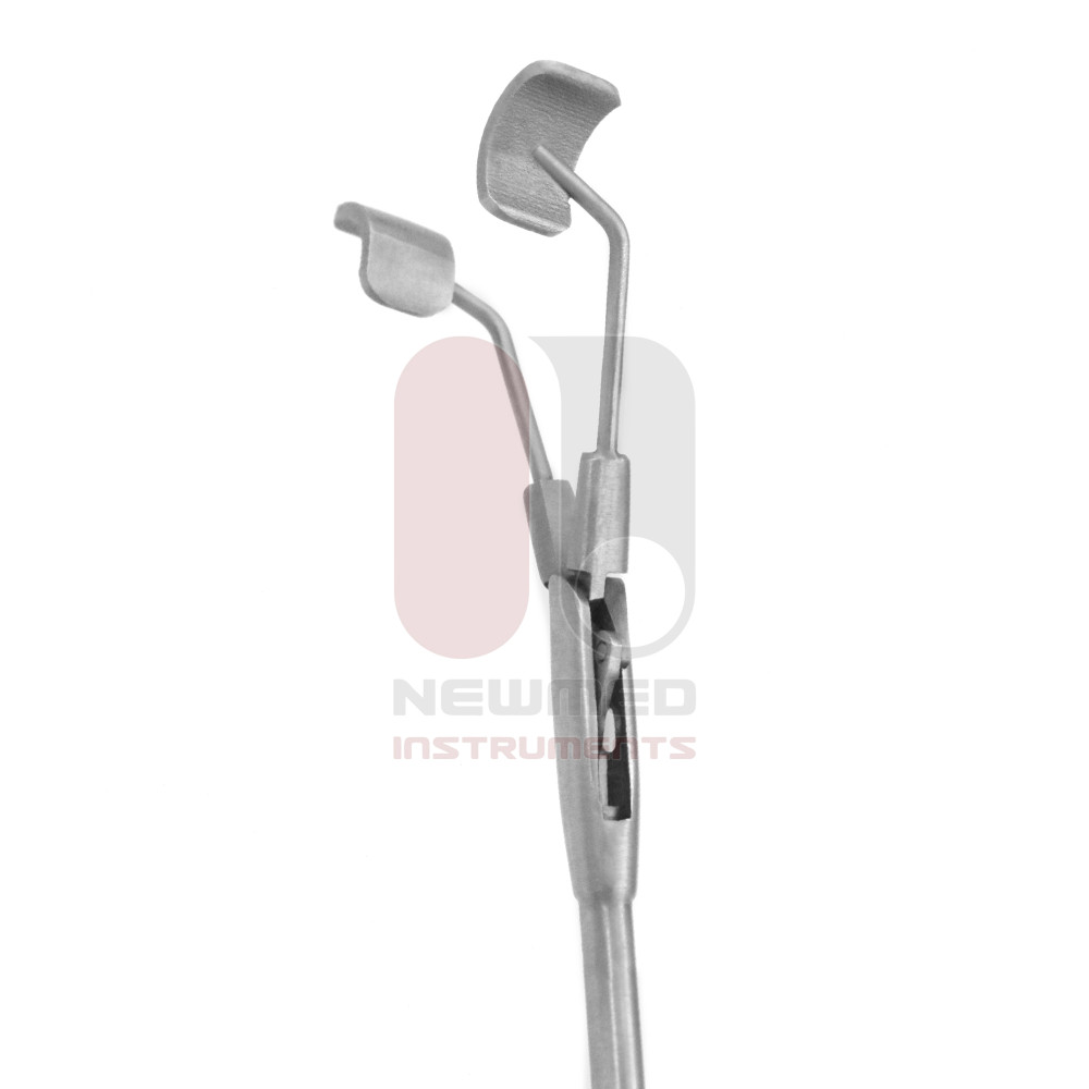 Angled laryngeal vocal cord retractor