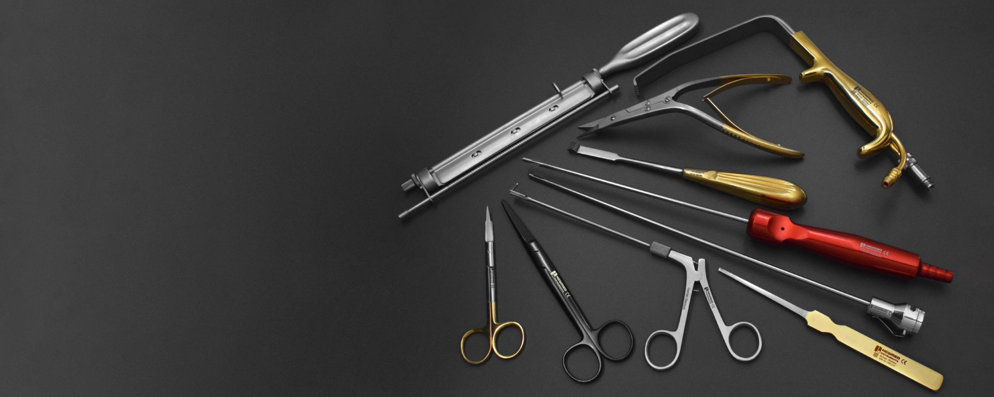 INSTRUMENTS MÉDICAUX : RÉVOLUTION TECHNOLOGIQUE ENTRE ACIER INOXYDABLE ET TITANE 7 GAMME COMPLÈTE D'INSTRUMENTS CHIRURGICAUX