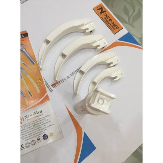 Disposable Plastic Body Laryngoscope Set of 4 Blades With Handle LED Light